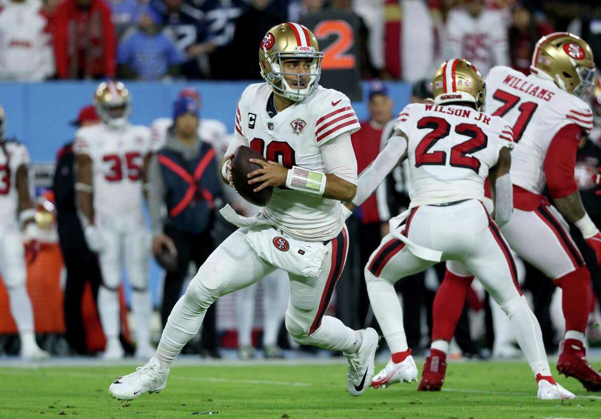 Quarterback Jimmy Garoppolo completed 14 of his 18 passes in the first half Thursday against the Titans.
