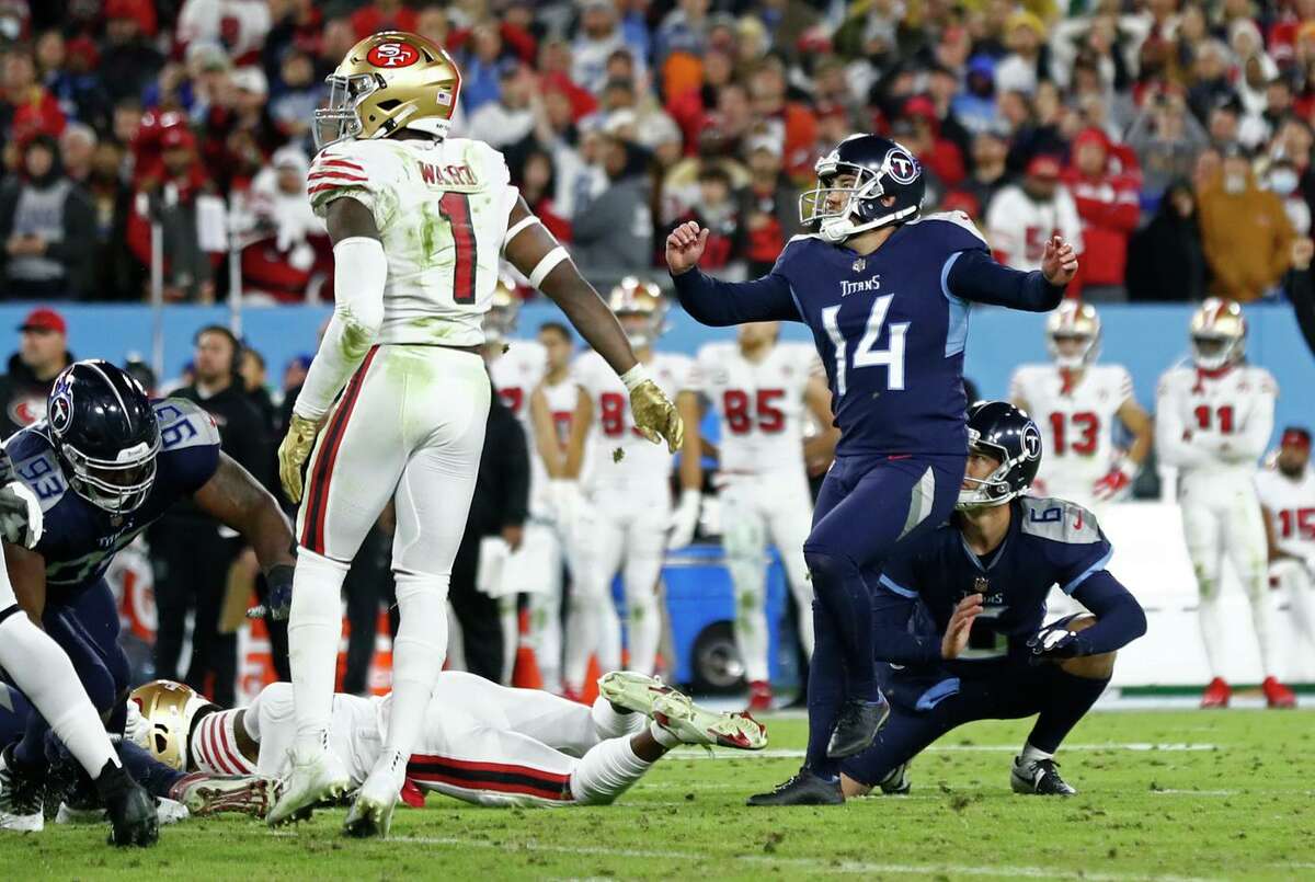 The Titans’ Randy Bullock kicks 44-yard field goal in the final seconds of the game to beat the 49ers.