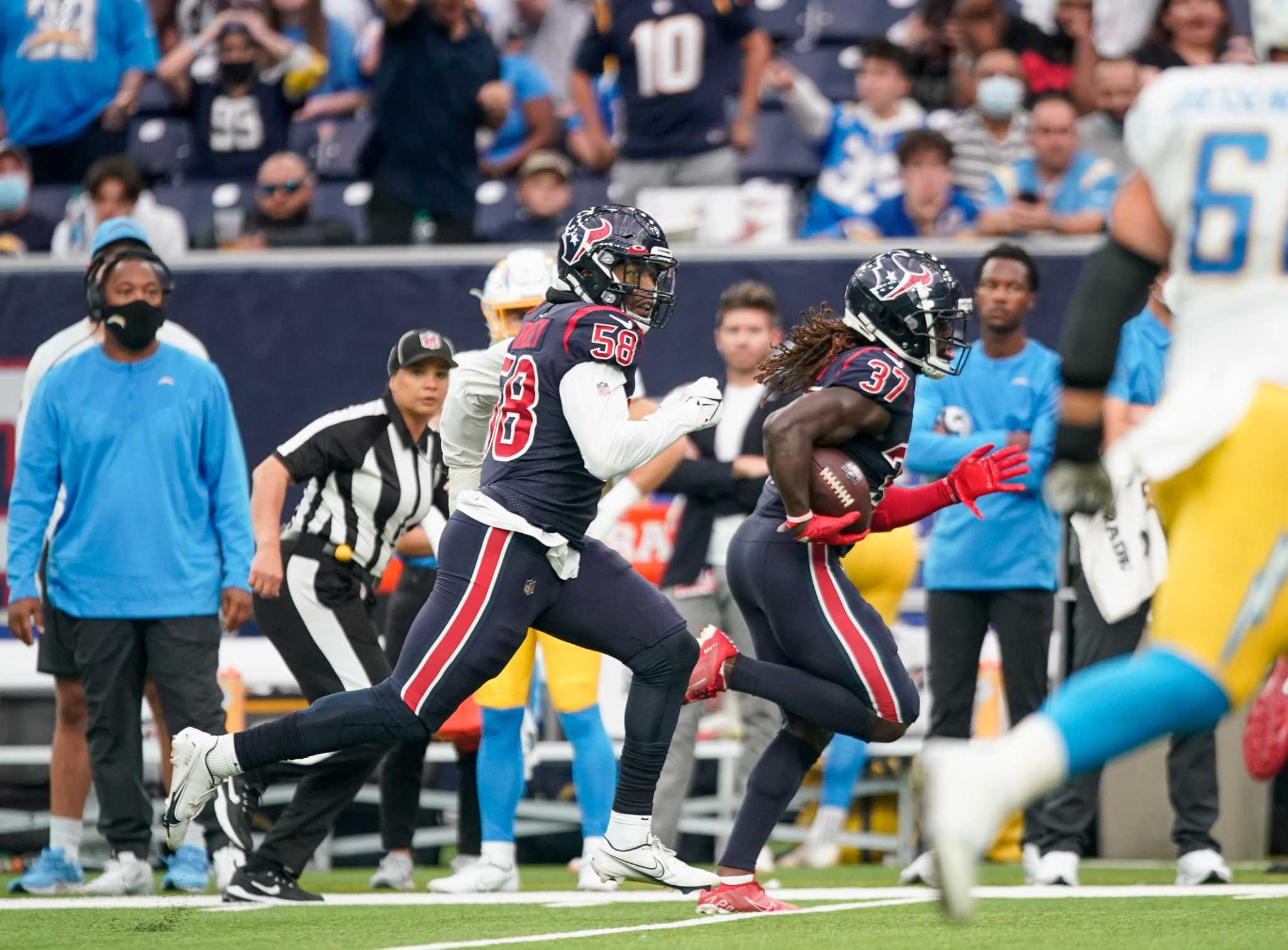 Texans' Tavierre Thomas returns pick-six vs. Chargers