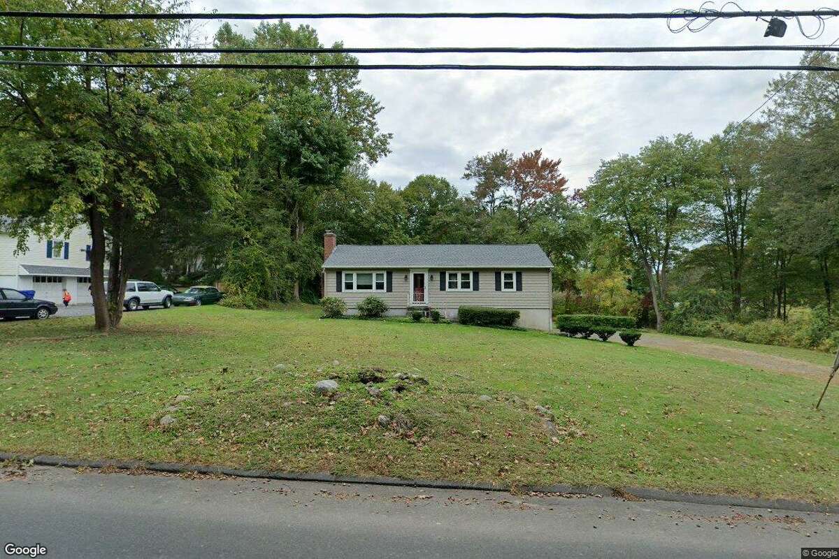 Single family residence in Norwalk sells for 450,000