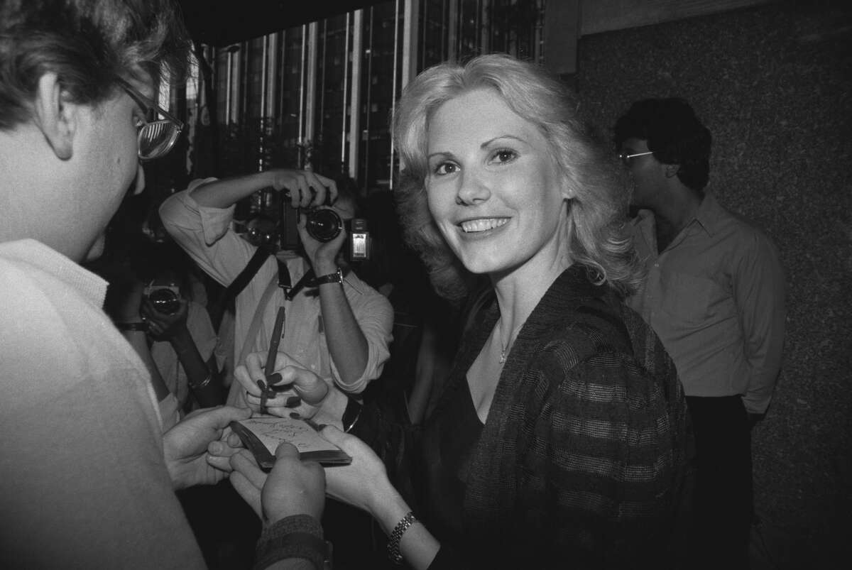 American actress Rita Jenrette signing autographs, USA, circa 1981. (Photo by Vinnie Zuffante/Michael Ochs Archives/Getty Images)
