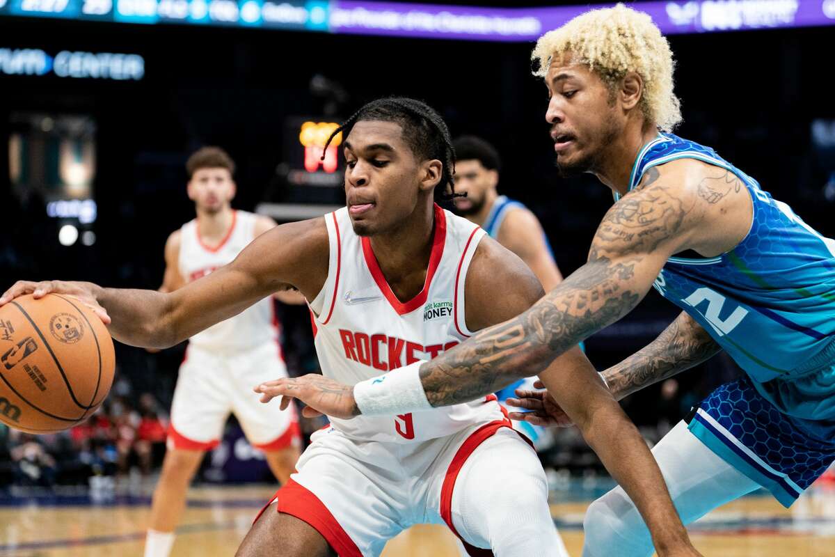 Shorthanded Rockets get stung by Hornets