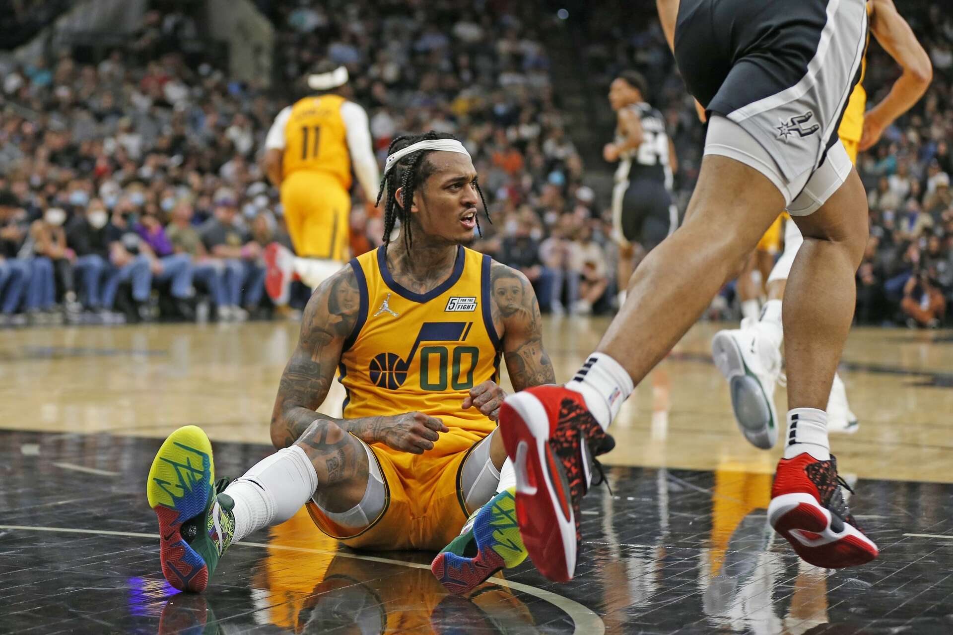 Spurs fan removed for 'antagonizing' Utah Jazz player Jordan Clarkson