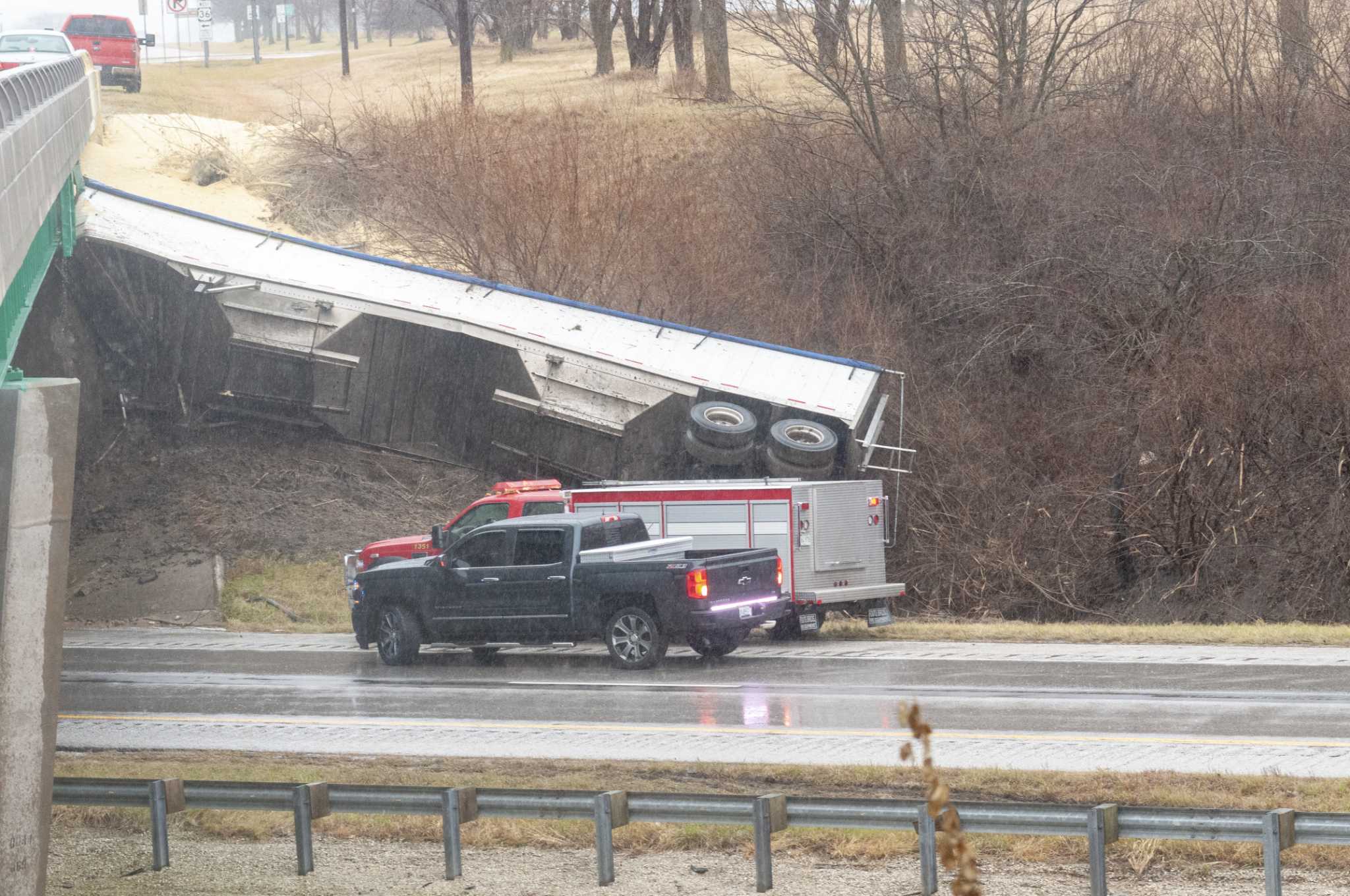 Driver escapes injury when semi topples - Vimarsana News