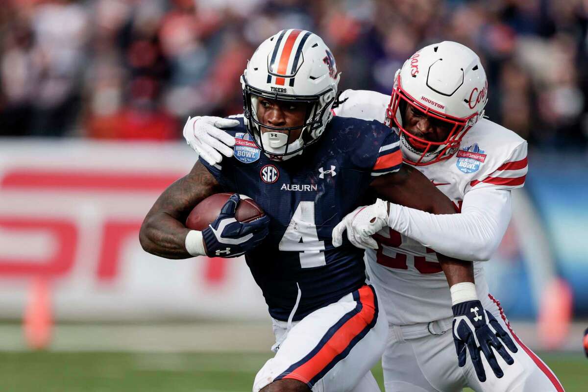 Houston rallies past Auburn for Birmingham Bowl victory, 12win season