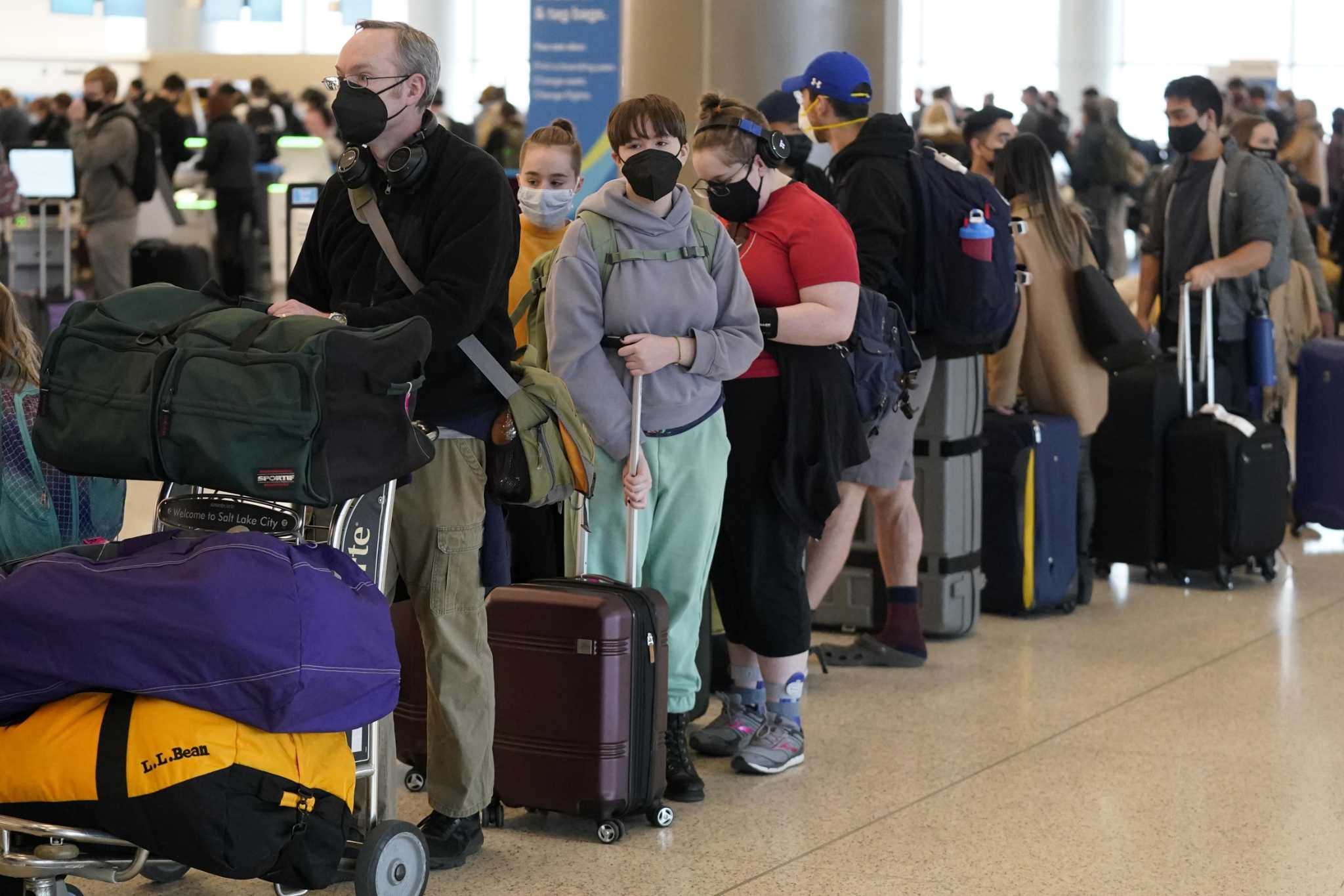 As airline flight cancellations pile up, Blumenthal demands cash refunds - Vimarsana News
