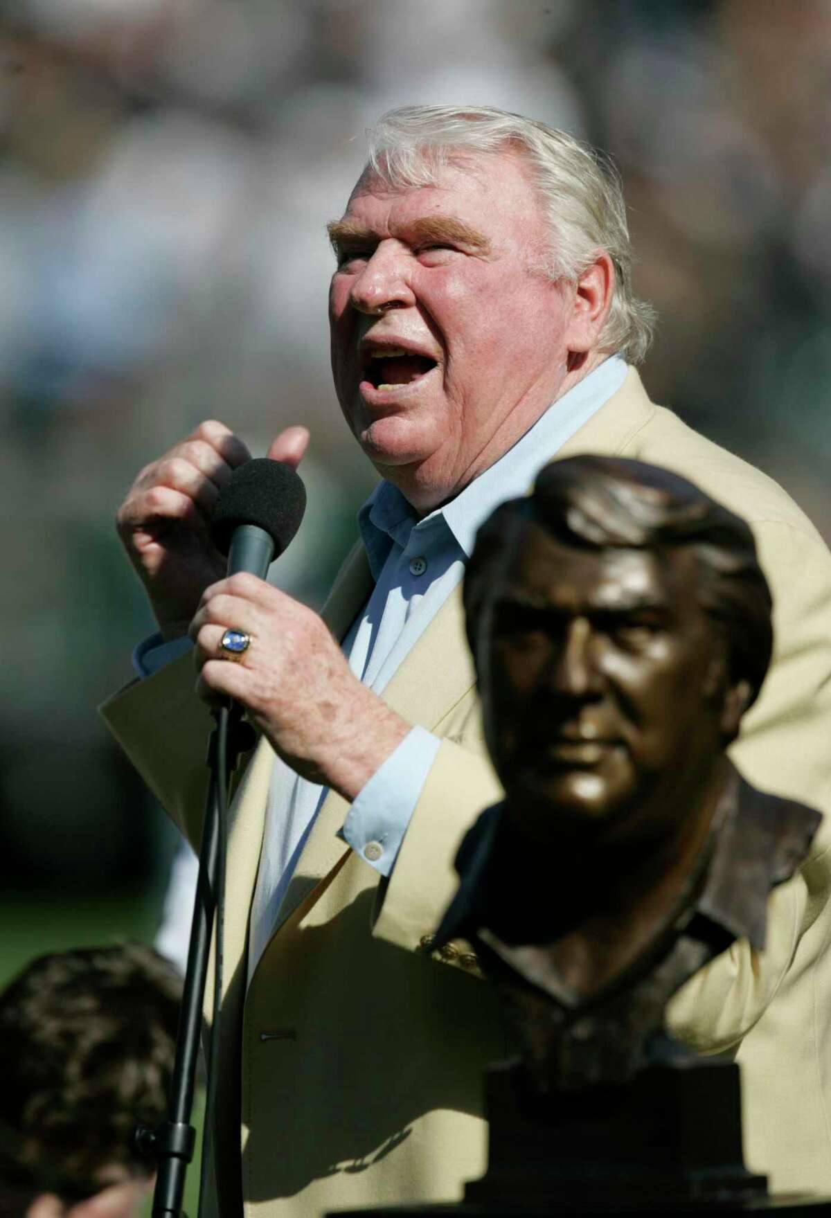 Ex-Raiders coach John Madden, NFL Hall of Famer and broadcasting legend ...