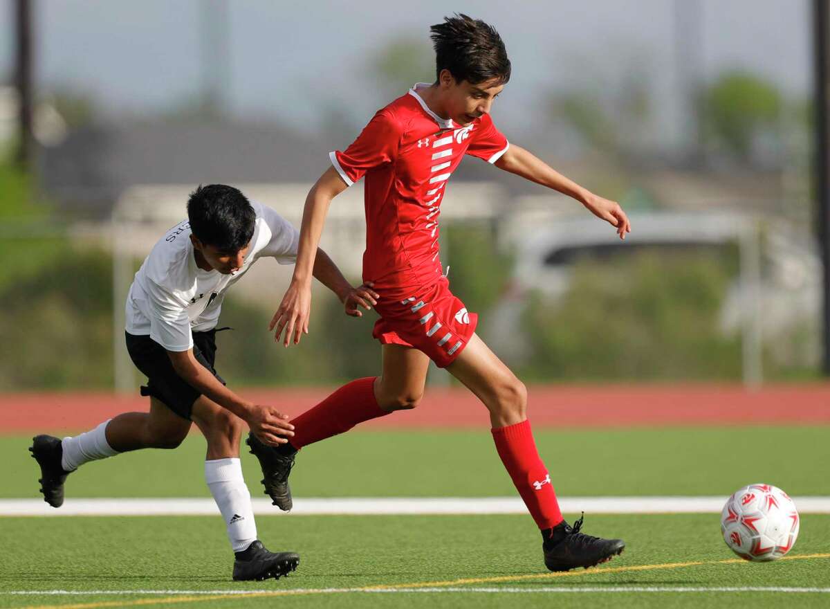 Splendora’s Baruc Delgado (10) dribbles the ball during the first period of a Region III-4A semifinal match at Cypress Park High School, Tuesday, April 6, 2021, in Cypress.