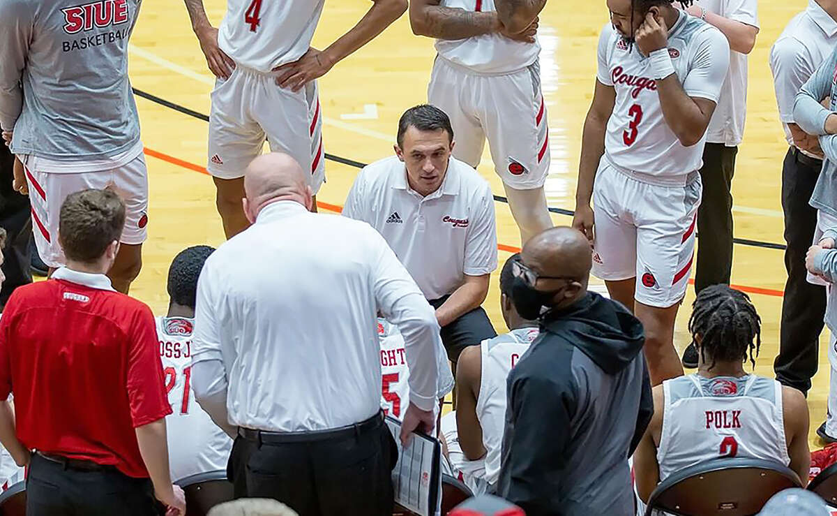 SIUE coach Brian Barone, center, speaks to his team during a timeout in a recent game. The Cougars' first two OVC games have been postponed because of COVID issues in the SIUE program