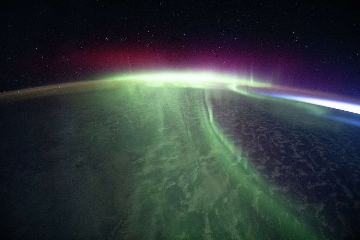 Esta foto de la aurora fue tomada mientras la Estación Espacial Internacional rodeaba la Tierra sobre el sur del Océano Índico.