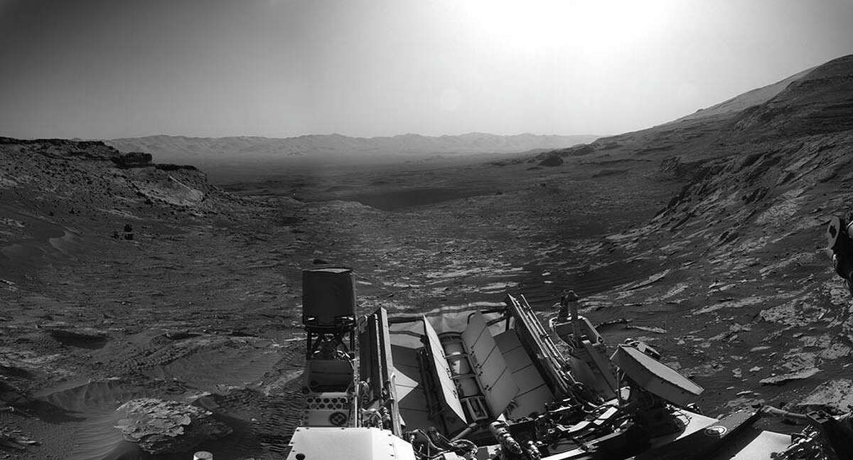 El rover Perseverance capturó este panorama marciano el 16 de noviembre a las 8:30 a.m. hora local en Marte, según la NASA.