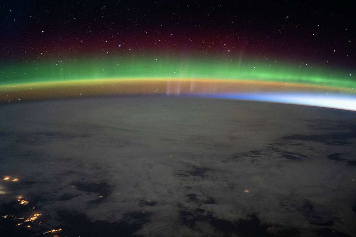 Aurora capturada cuando la Estación Espacial Internacional dio vueltas a la Tierra sobre Montana.