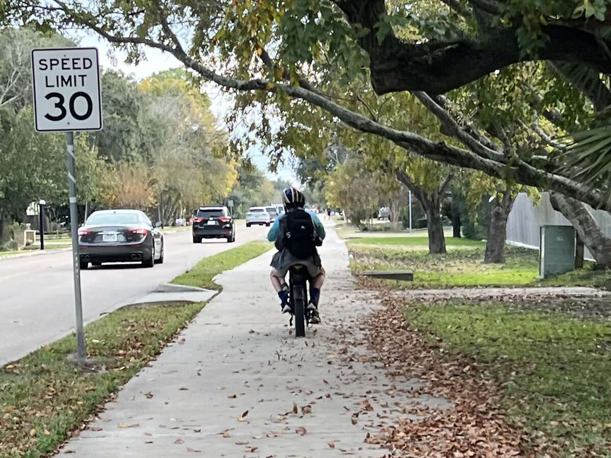 Are electric bikes allowed on the trails in Houston and Harris County