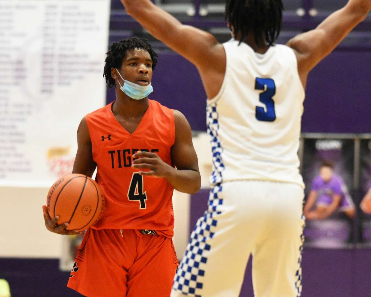Edwardsville's Jordan Bush sets up the offense against Decatur MacArthur on Monday during the first round of the Prairie Farms Holiday Classic in Collinsville.