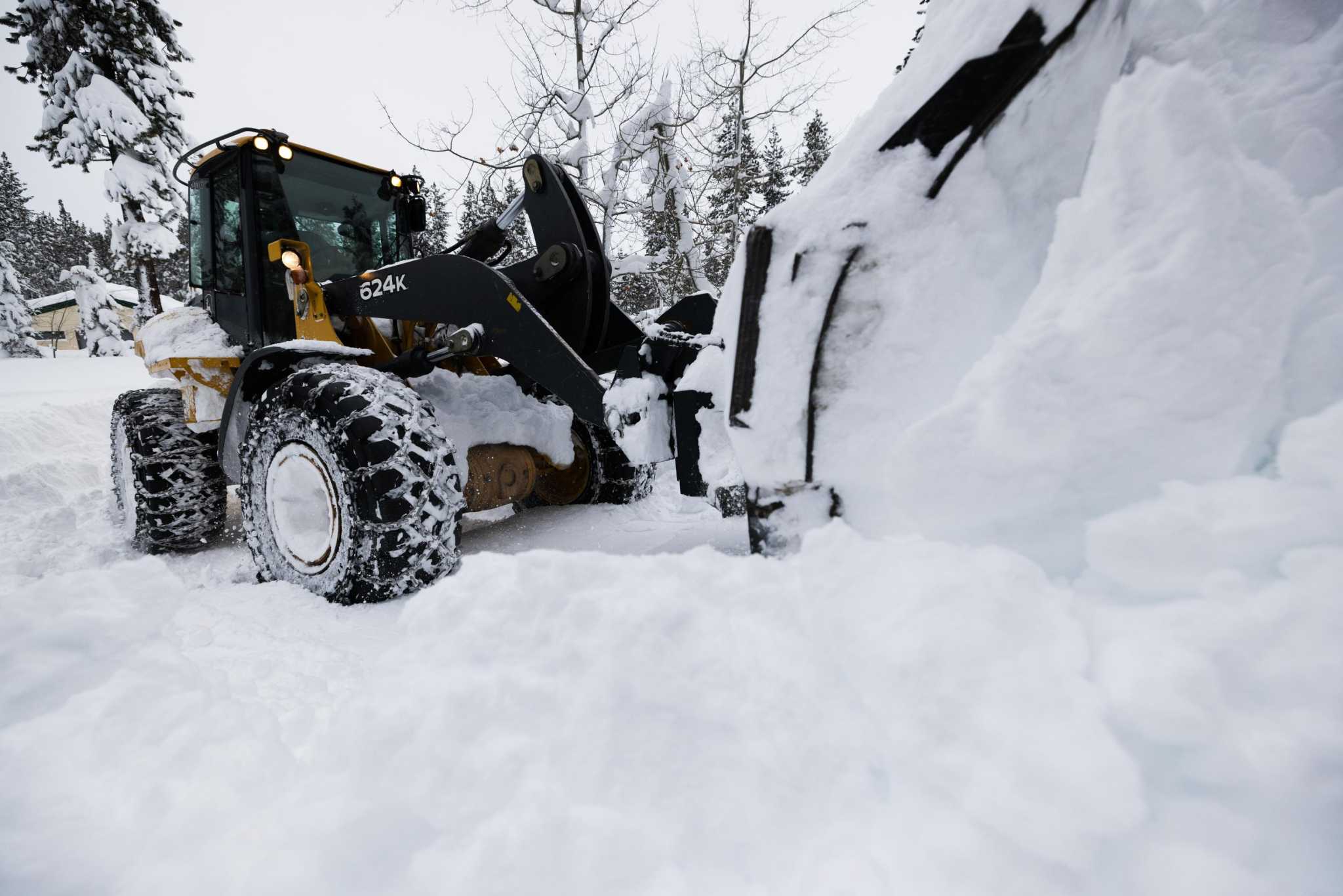 Tahoe S Record Snowfall Has Officials Warning Everyone To Stay Away   RawImage 