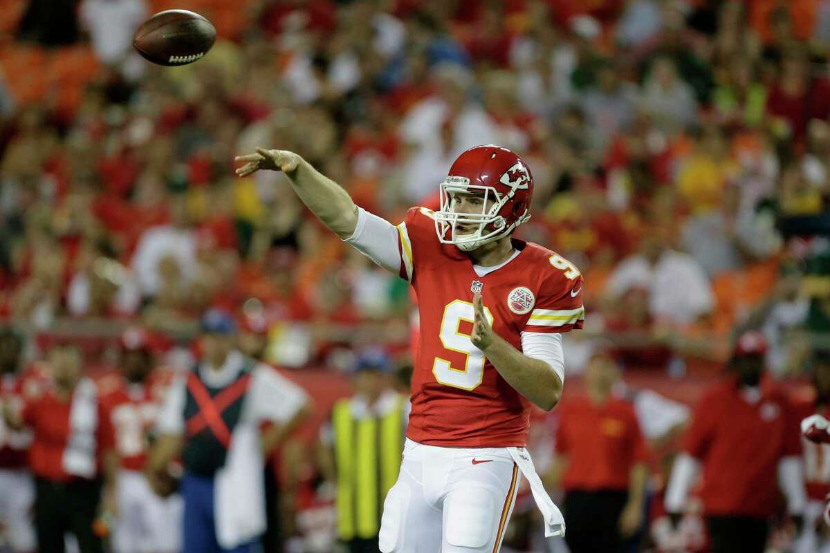 Kansas City Chiefs quarterback Tyler Bray (9) throws during the first half of a preseason NFL football game against the Green Bay Packers Thursday, Aug. 29, 2013, in Kansas City, Mo. (AP Photo/Charlie Riedel)