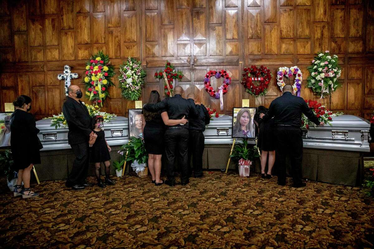 Family of Monico Jose Bustos and his daughters, Veronica Bustos Gonzalez and Dalilah Bustos Arreola, say goodbye. Bustos and his daughters all died from COVID-19.