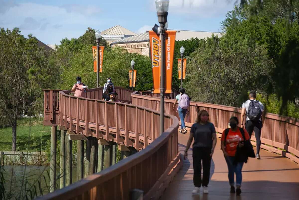 Students walk across a bridge that connects two sides of the University of Texas Rio Grande Valley campus in Brownsville. Credit: Eddie Gaspar/The Texas Tribune