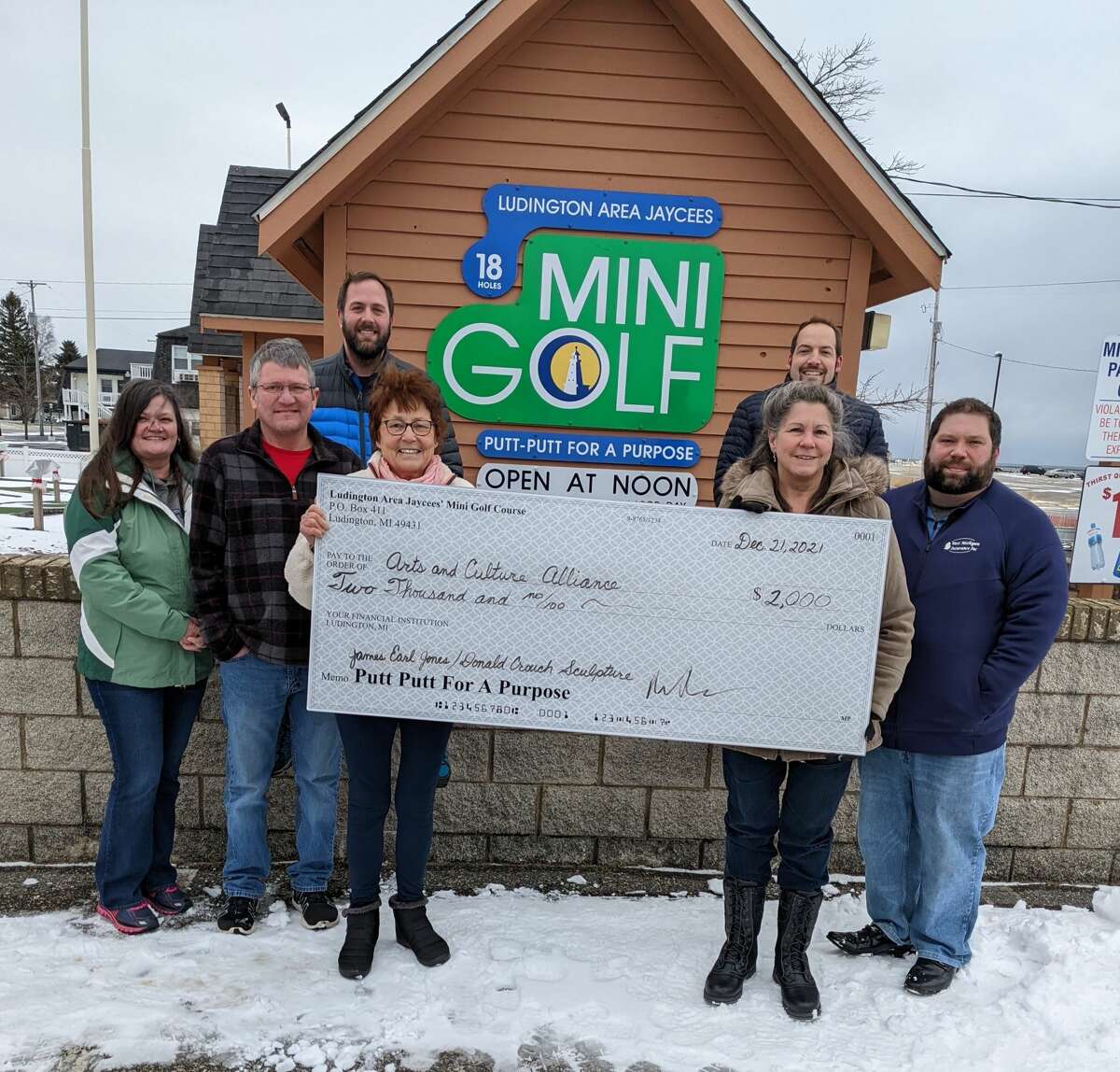 Ludington Area Jaycees donate to Manistee County sculpture project