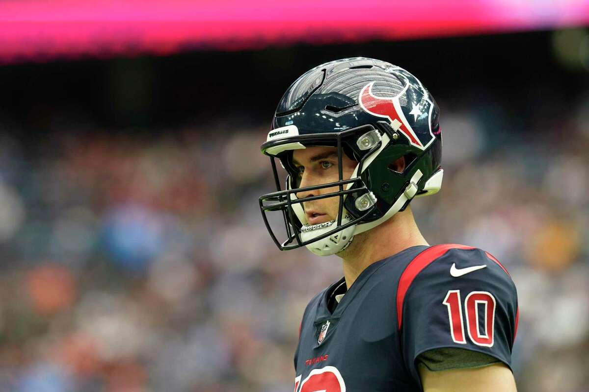 Houston Texans quarterback Davis Mills has completed 40 of 57 passes (70.1%) for 463 yards with four touchdowns and an interception in his past two games, both wins.