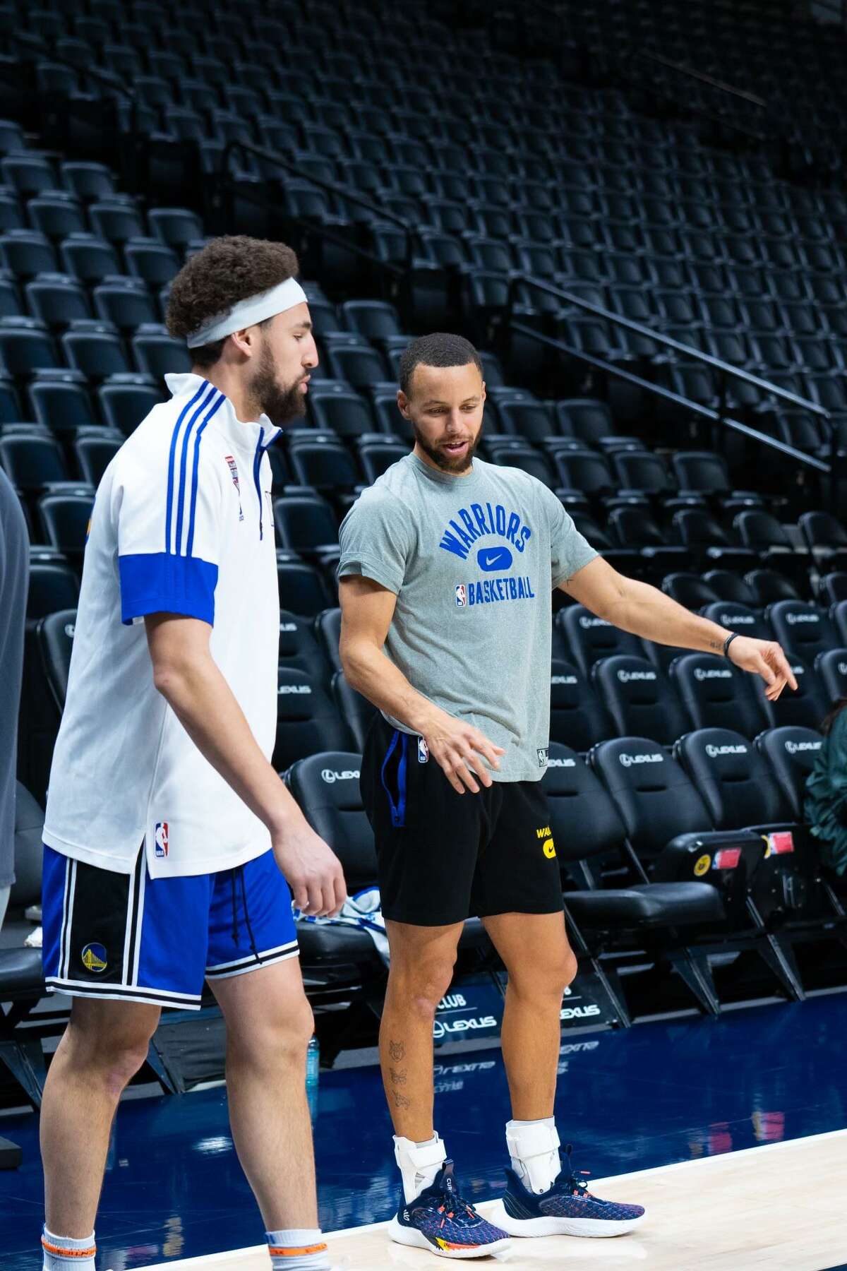 Golden State Warriors guards Klay Thompson, left, and Stephen Curry participate in practice at Ball Arena in Denver, Colorado on Thursday, December 30, 2021.
