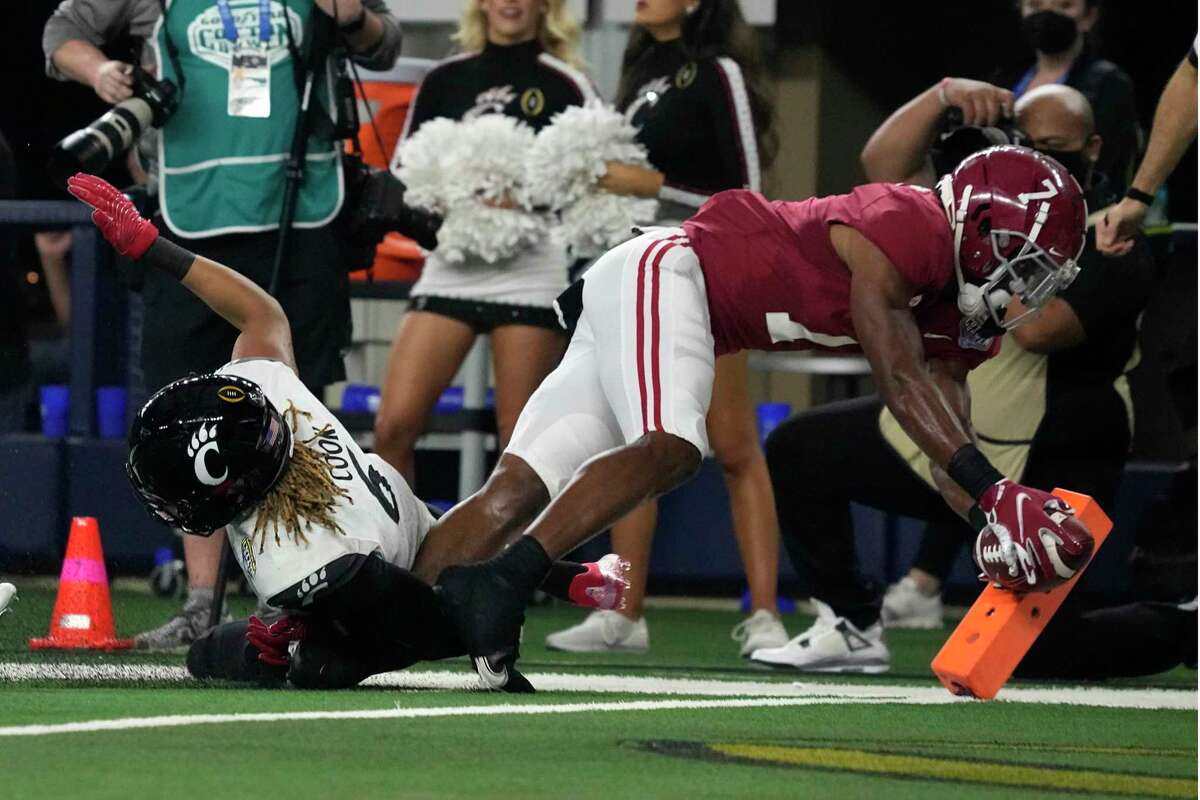 Run Tide! Alabama takes down Cincinnati in CFP semifinal