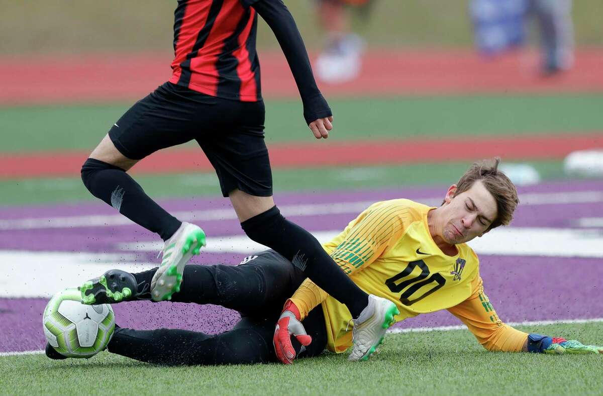 Willis goalie Jake Nemetz (00) makes a stop against Porter’s Adolfo Fierros (3) in the first period of a match during the Wildkat Showcase soccer tournament at Berton A. Yates Stadium, Friday, Jan. 8, 2021, in Willis.