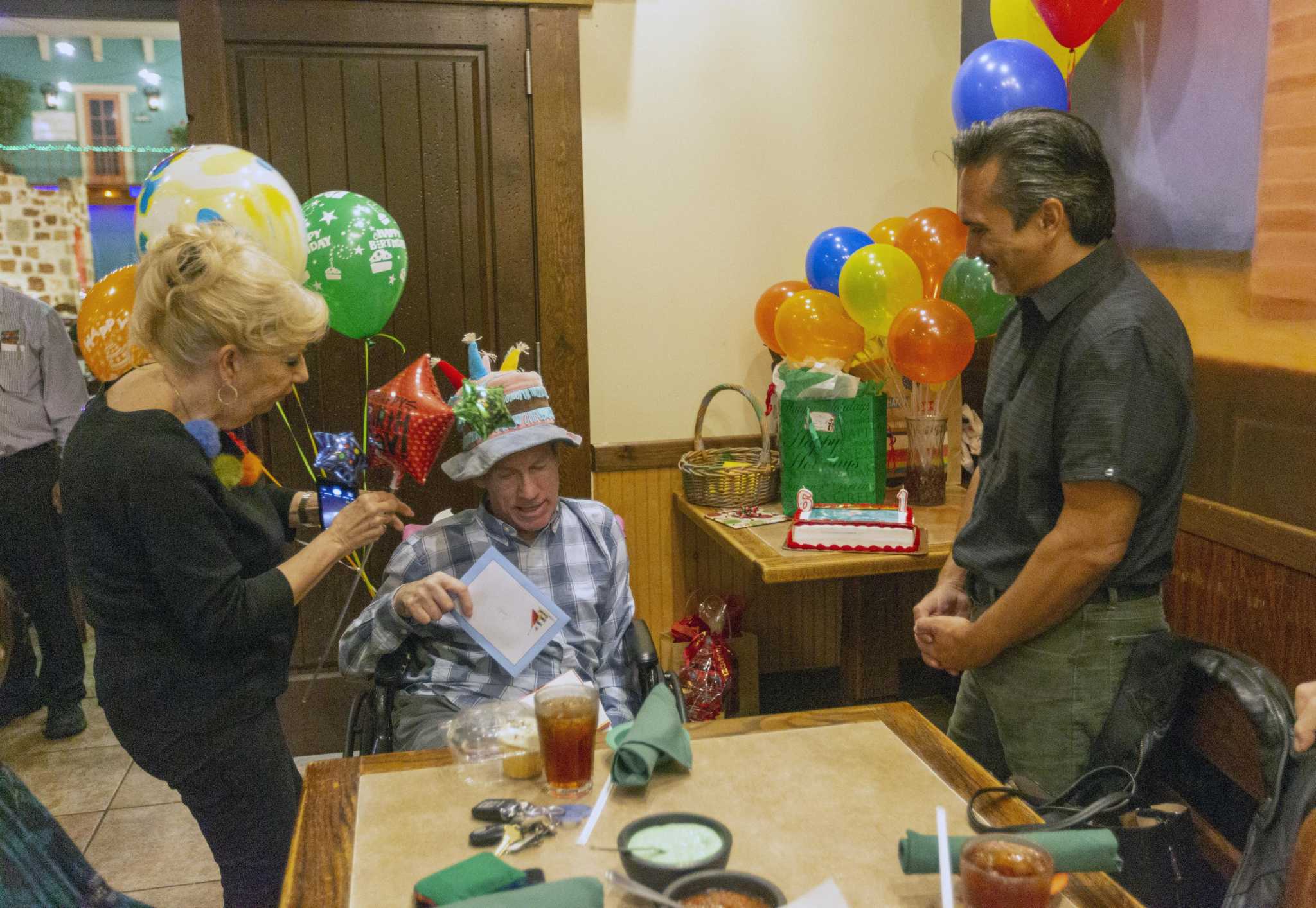 San Antonio community lifts spirits of former Santa Claus of Fredericksburg Road - Vimarsana News
