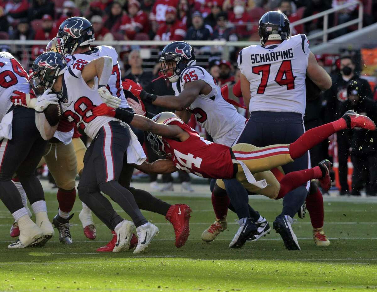 Defensive coordinator DeMeco Ryans of the San Francisco 49ers coaches  against the Houston Texans in an NFL football game, Sunday, Jan. 2, 2022,  in Santa Clara, CA. 49ers defeated the Texans 23-7. (