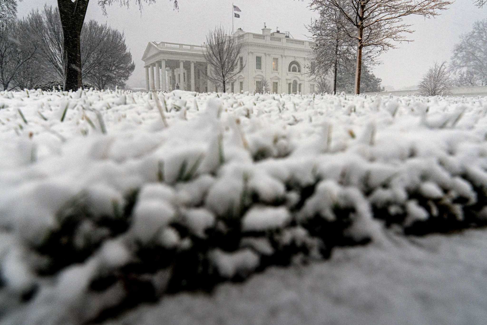 Snow moves into mid-Atlantic; federal offices closed in DC - Vimarsana News