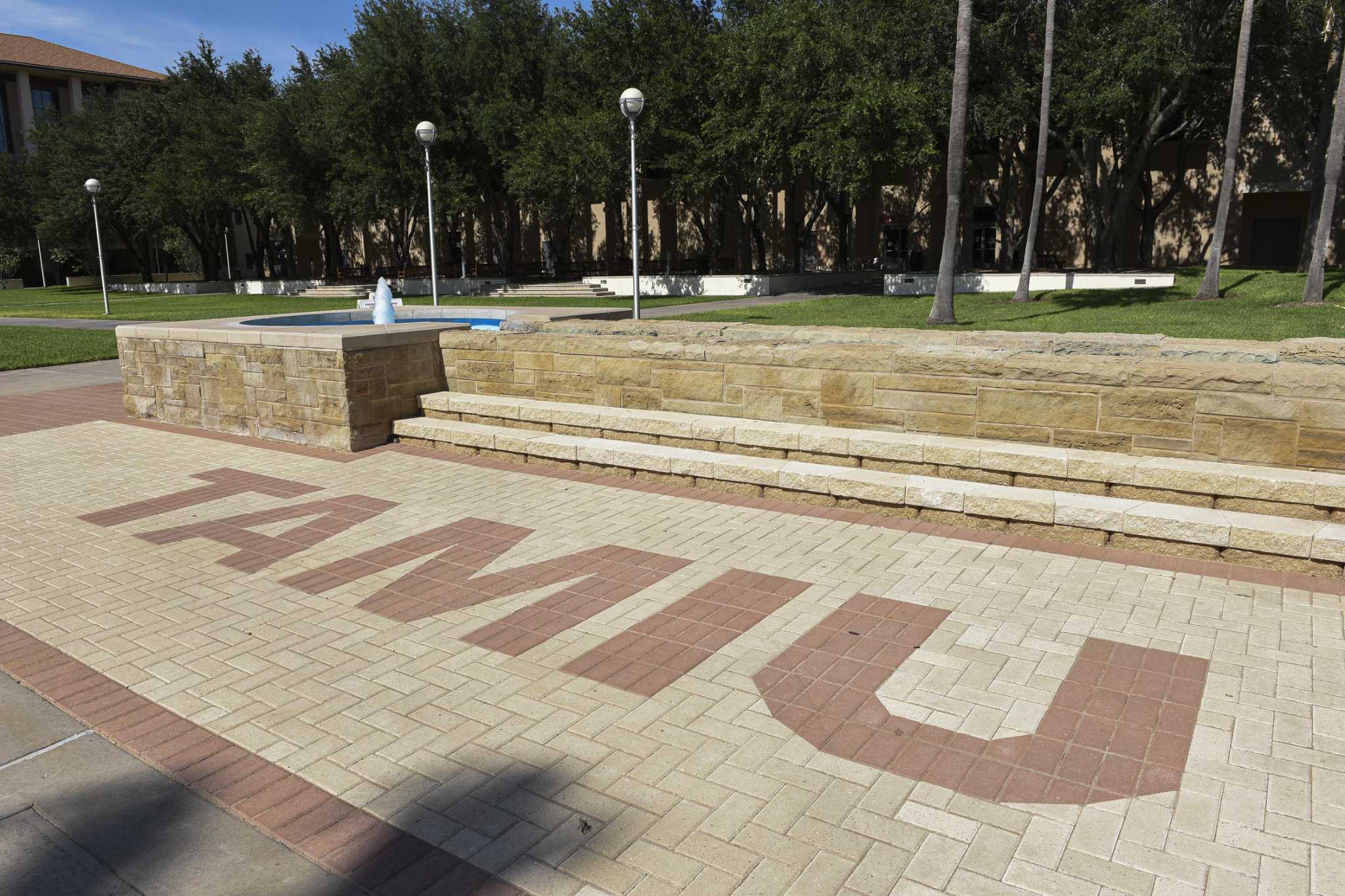 TAMIU offices reopen tuesday; registration for spring 2022 underway