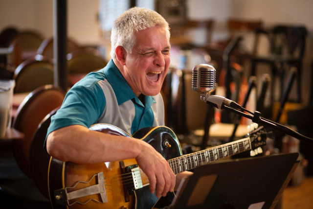 Rees Shad without a net for Caffe Lena concert - Vimarsana News