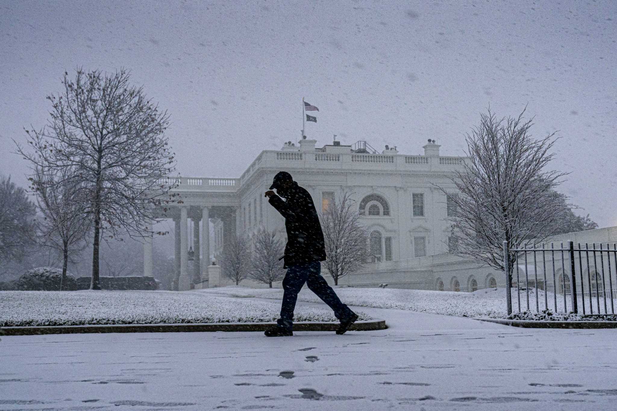 Snow moves into mid-Atlantic; federal offices closed in DC - Vimarsana News