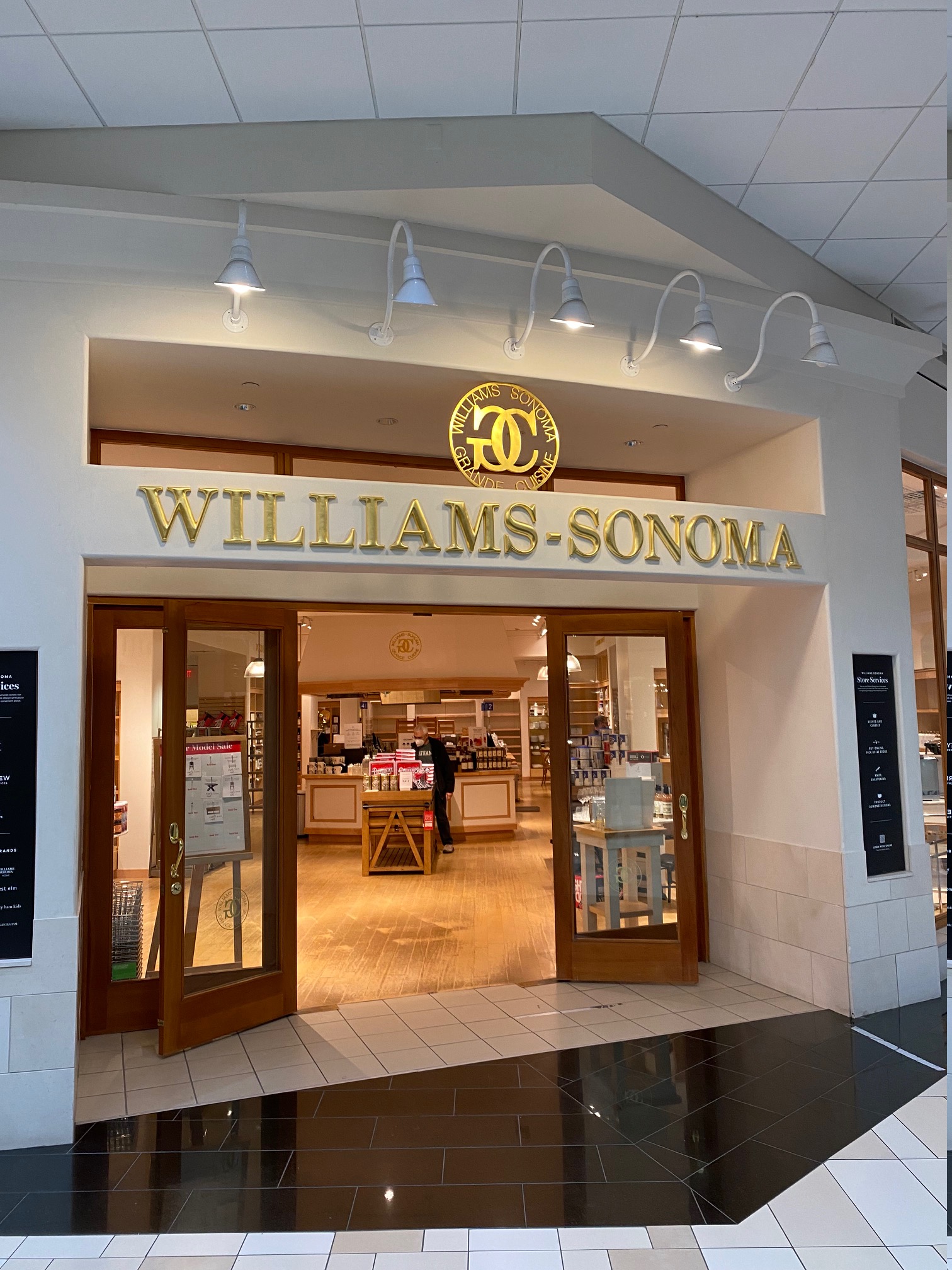 WilliamsSonoma closing in Crossgates Mall