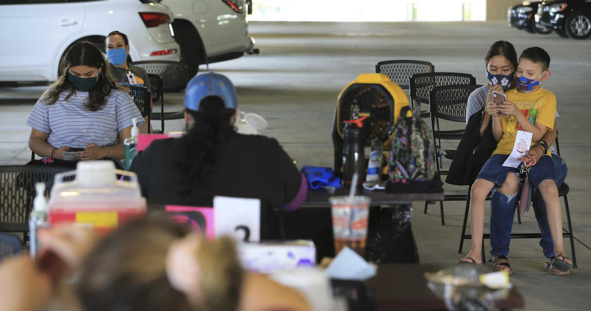Thousands of San Antonio-area students go back to school this week despite omicron spread - Vimarsana News