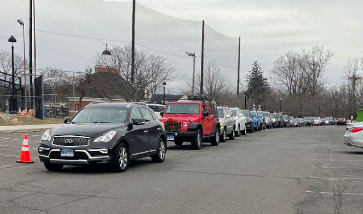 Cars start lining up near Yanity Gym two hours before the town opened its distribution site. Monday, Jan. 3, 2022. Ridgefield, Conn.