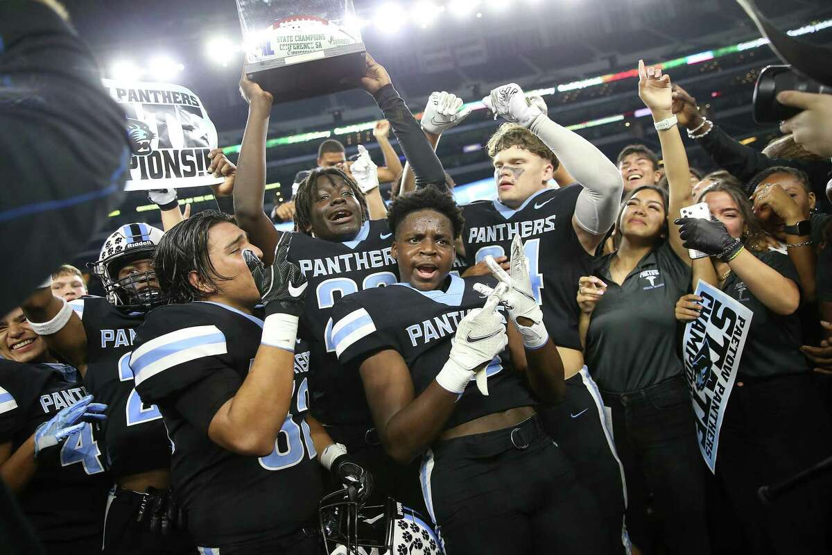 Paetow finished the 2021 season with a run to the Class 5A Division I state championship game, but moves up to Class 6A this season.