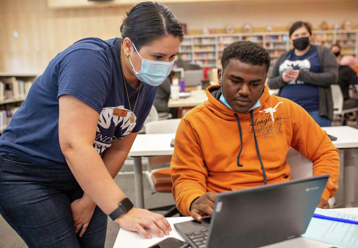 Ahead of Jan. 15 deadline, Texas offers resources to help more students