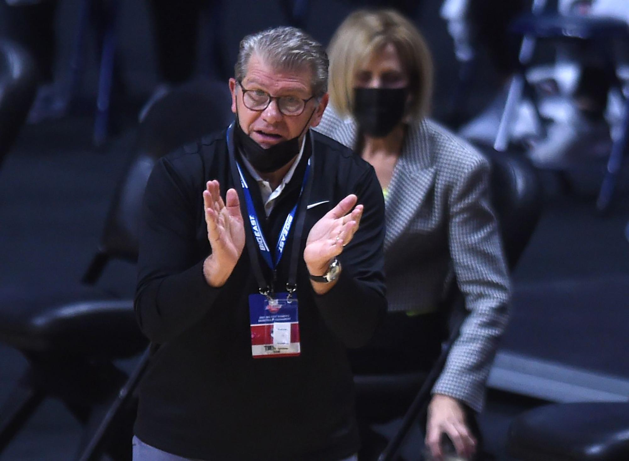 UConn's Geno Auriemma responds to criticism from former Notre Dame coach: 'Muffet's bored' - Vimarsana News