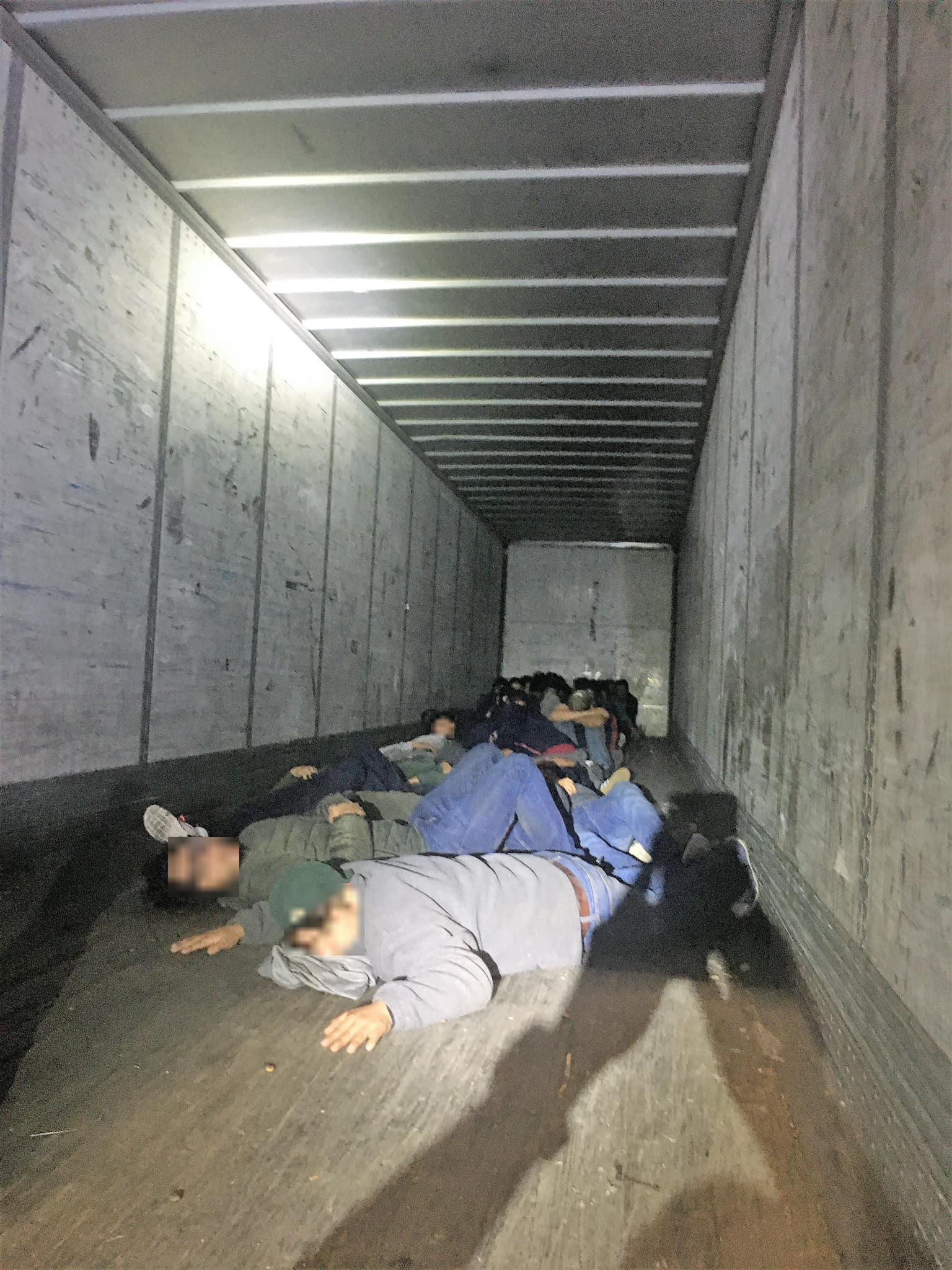Six incidents in three days at I-35 checkpoint lead to nearly 100 migrants being discovered - Vimarsana News