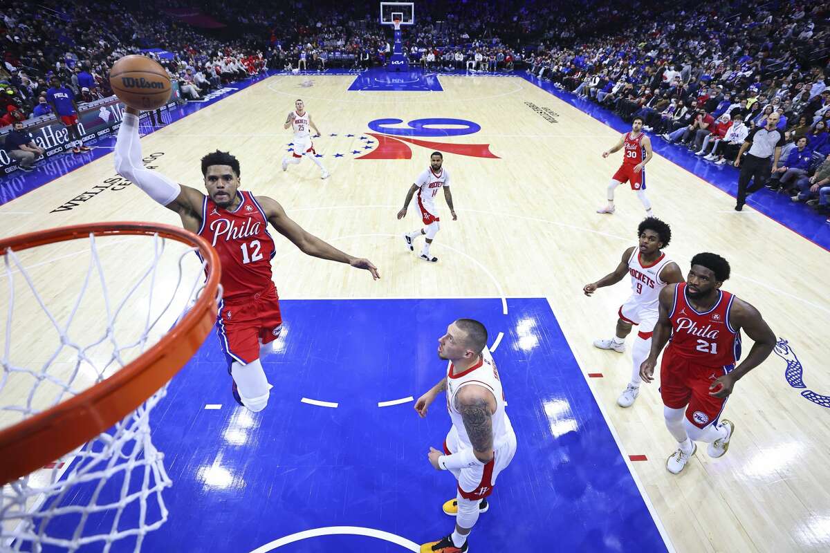 PHILADELPHIA, PA - JANUARY 03: Tobias Harris #12 of the Philadelphia 76ers goes up for a dunk against the Houston Rockets in the first half at the Wells Fargo Center on January 3, 2022 in Philadelphia, Pennsylvania. NOTE TO USER: User expressly acknowledges and agrees that, by downloading and or using this photograph, User is consenting to the terms and conditions of the Getty Images License Agreement. (Photo by Mitchell Leff/Getty Images)