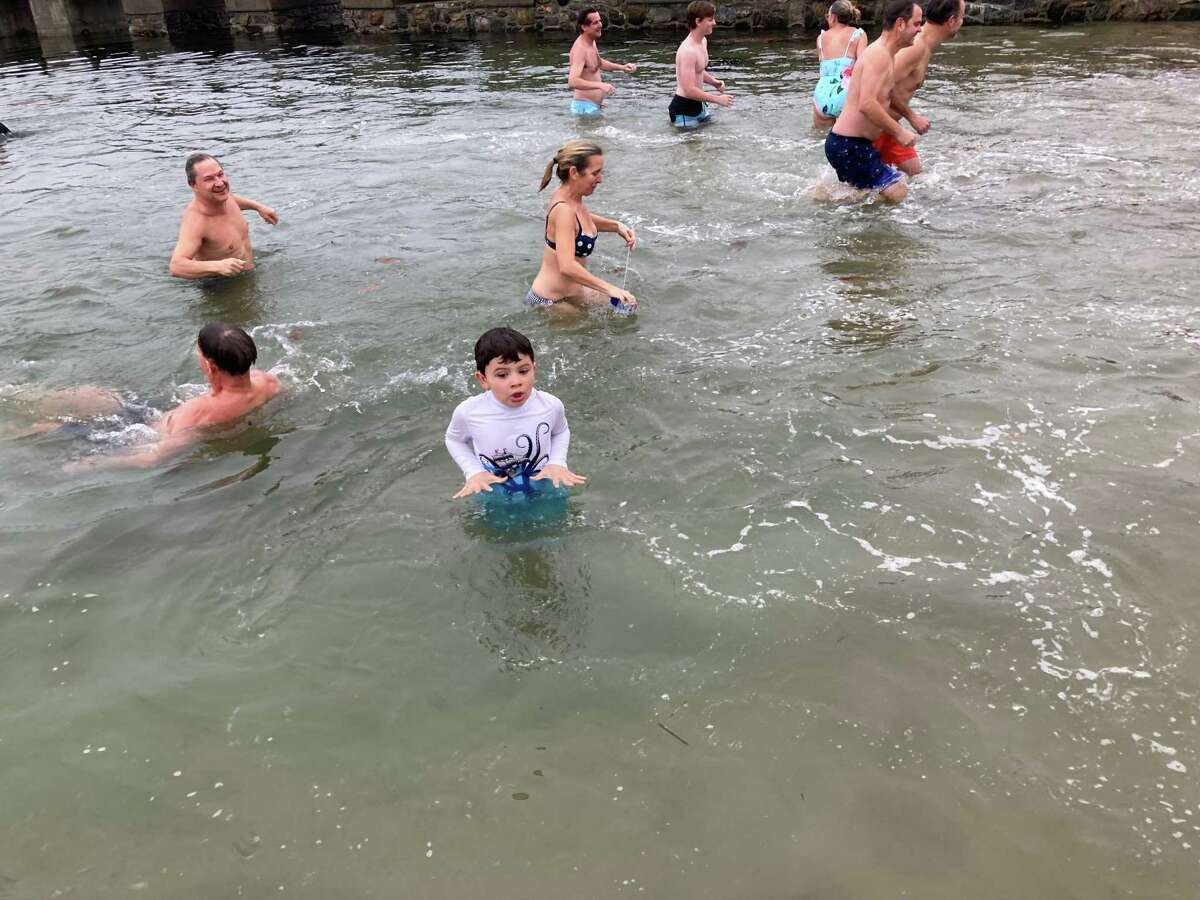 Darien’s Noroton Yacht Club holds first charity polar plunge