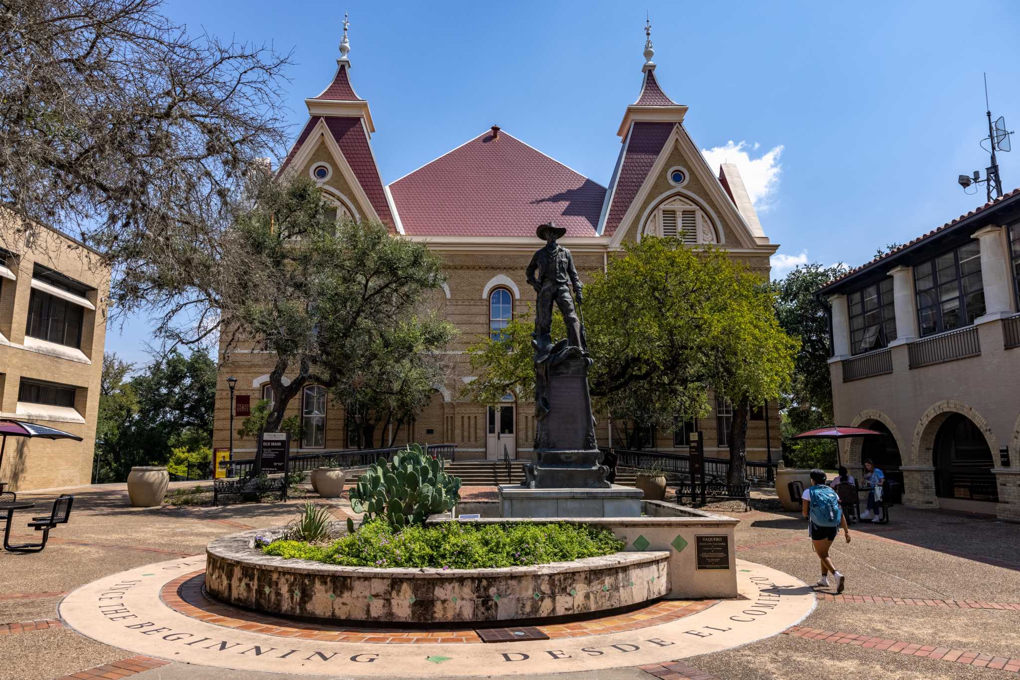 Enrollment At Texas Colleges Holds Steady Bucking National Trend