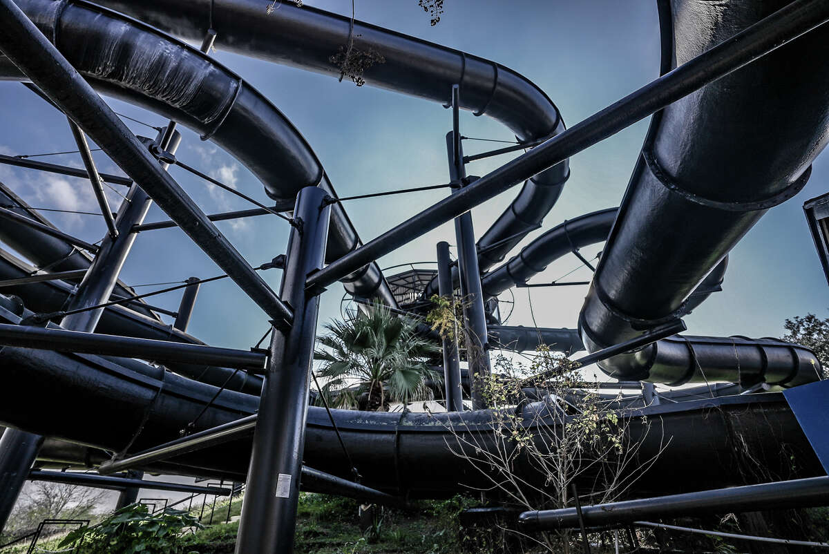 Photos of decaying Splashtown make one last wave online