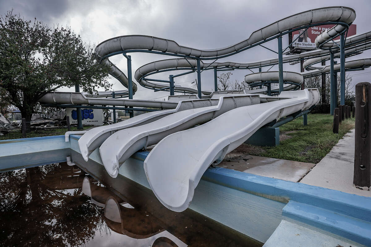 Photos of decaying Splashtown make one last wave online