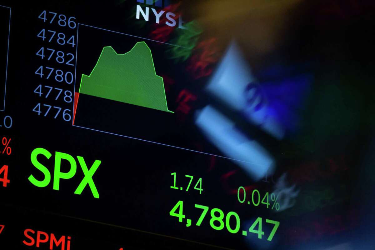A monitor displays S&P 500 market data on the floor of the New York Stock Exchange (NYSE) in New York, U.S., on Friday, Dec. 31, 2021. U.S. stocks swung between gains and losses, with moves exacerbated by thin trading on the last session of the year. Photographer: Michael Nagle/Bloomberg