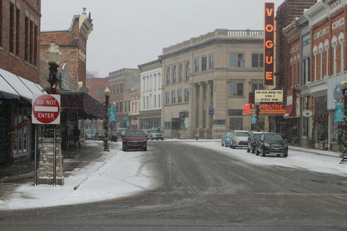 River Street in downtown Manistee saw snow Wednesday morning. Manistee is in a winter storm warning through Thursday evening.