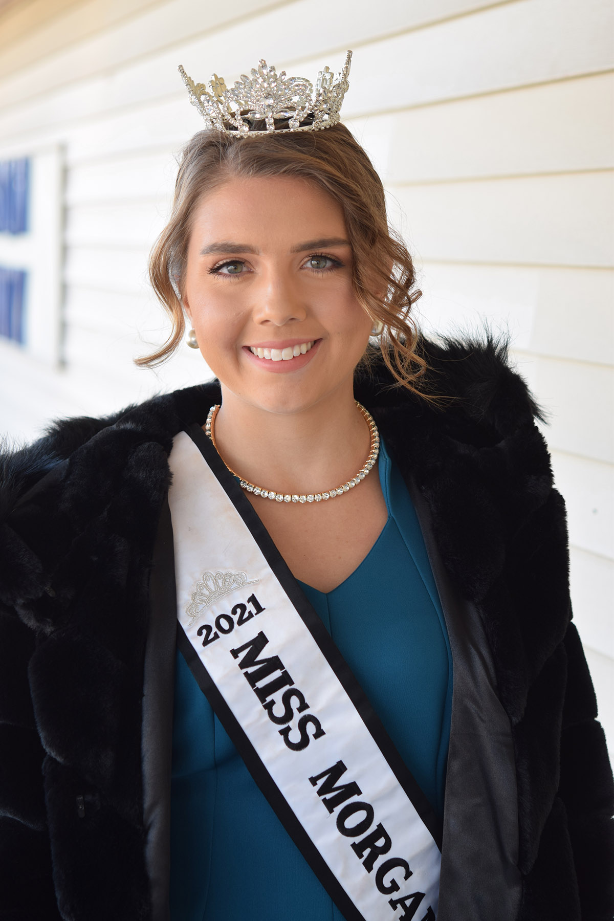 Neighbors: For fair queen Julianne Wilson, the crowning moment comes from being herself - Vimarsana News