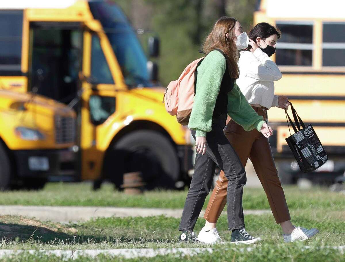 A pair of Oak Ridge students wear face masks after school ended for the day, Wednesday, Jan. 5, 2022. Conroe ISD students, faculty and staff returned to school from the winter break as Montgomery County reported an increase of more than 5,000 new COVID-19 cases since last Tuesday.
