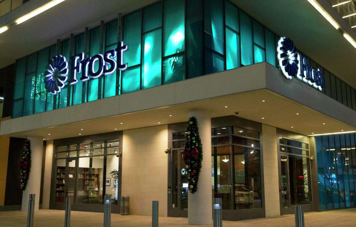 San Antonio’s Frost Bank faces a proposed class-action lawsuit alleging it charged overdraft fees on accounts that were not actually overdrawn. Pictured is a Frost Bank branch in Houston.